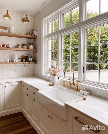 Кухня с витражами