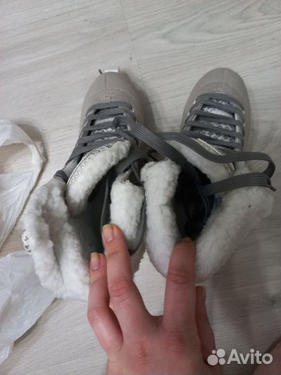 Продам коньки