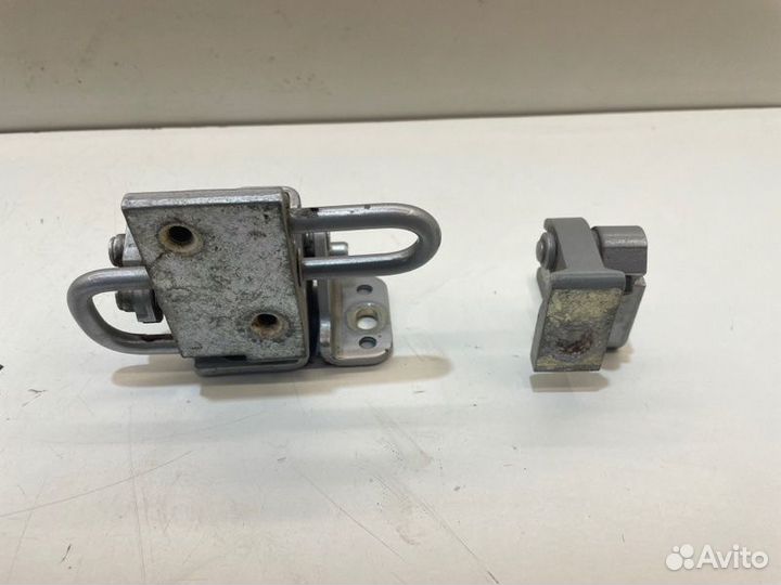 Петля двери Audi A6 C6 2.0 2008