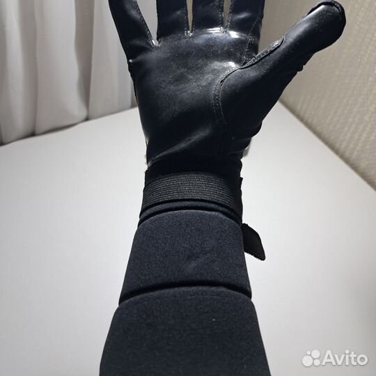 Перчатки для хоккея с мячом в зале