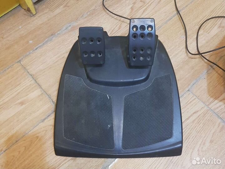 Игровой руль logitech momo