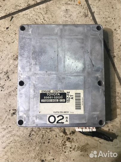 Блок управления двигателем Toyota Vitz