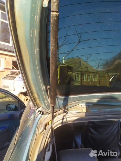 Стойки крышки багажника Peugeot 206