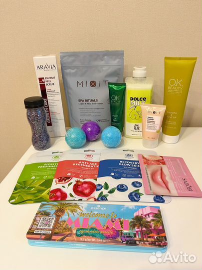 Набор новой косметики и уходовых средств