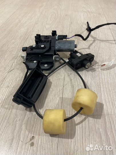 Замок багажника Mercedes Benz S500L W221 M273.961