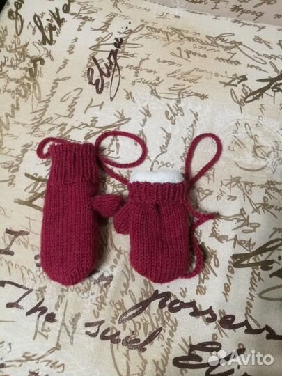 Комплект: шапочка, манишка и варежки