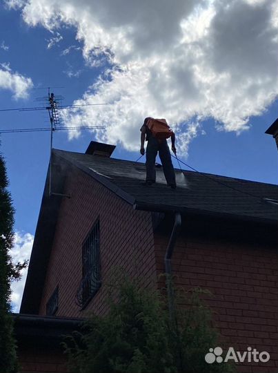 Очистка кровли от мха. Мойка кровли