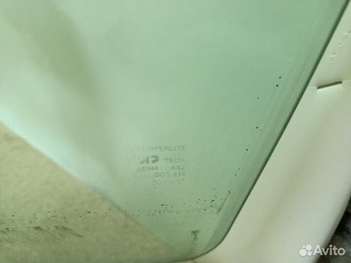 Стекло боковое переднее левое Mitsubishi Galant De