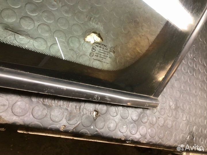 Стекло заднее глухое правое SsangYong Kyron