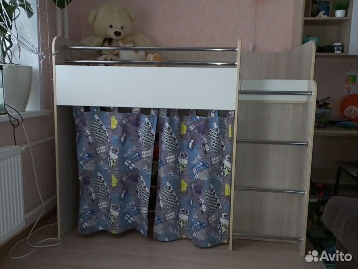 Детская кровать чердак со шкафом и матрасом