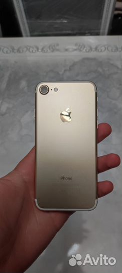 Телефон iPhone 7