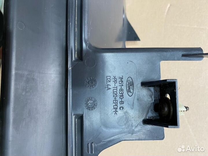 Воздухоотвод Форд Фокус 2 1.8