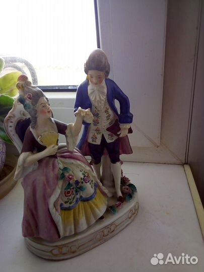 Фарфоровая статуэтка 
