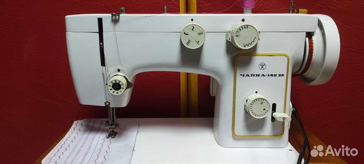 Швейная машина Чайка 142м