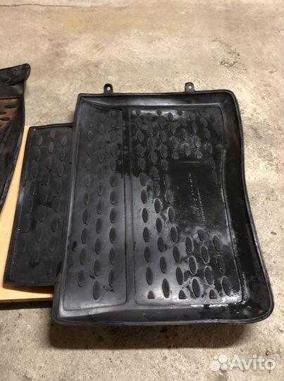 Автомобильные коврики резиновые
