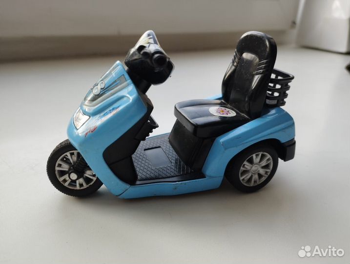 Машинка игрушечная металлическая