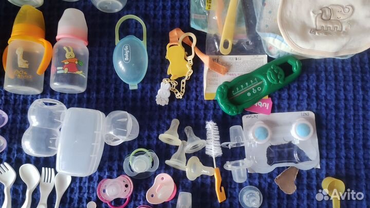 Бутылочки, соски, слюнявчики