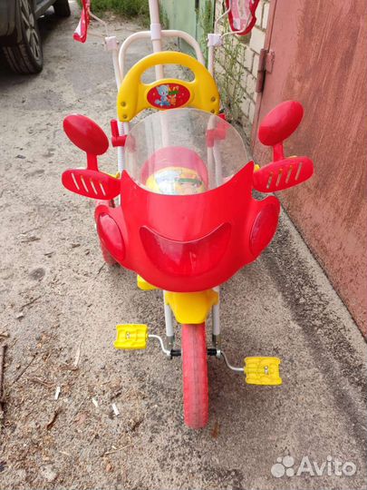 Трехколесный велосипед