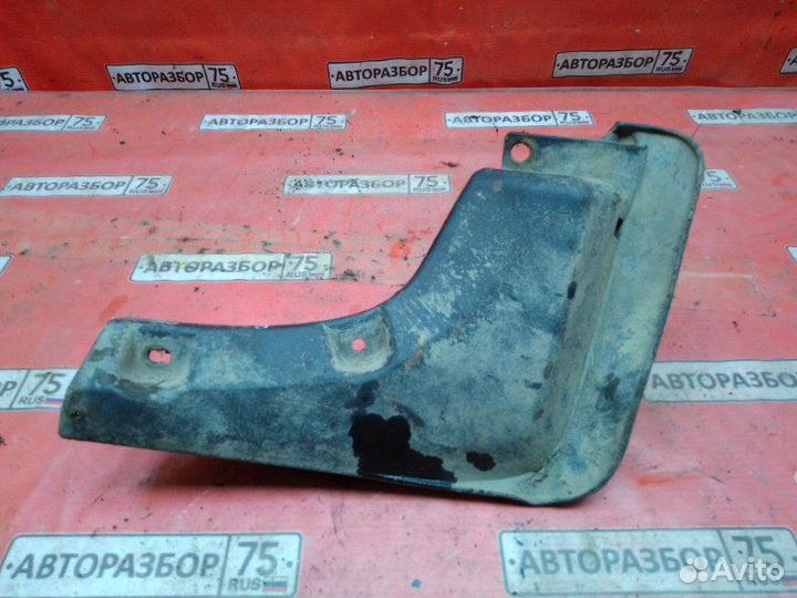 Брызговик задний правый Toyota Corona AT190 4AFE