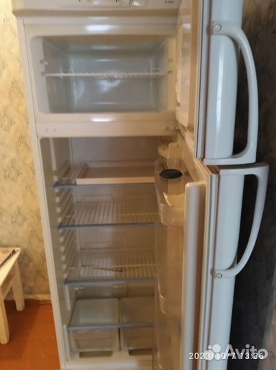 Холодильник Indesit