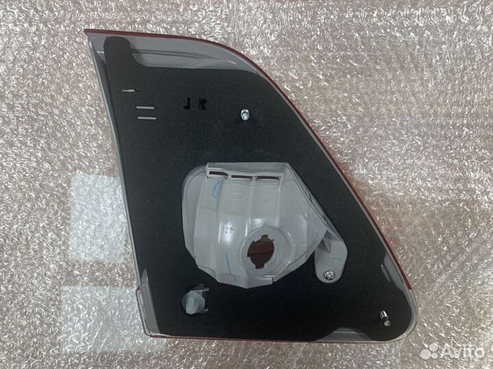 Фонарь внутренний правый оригинал Toyota Corolla