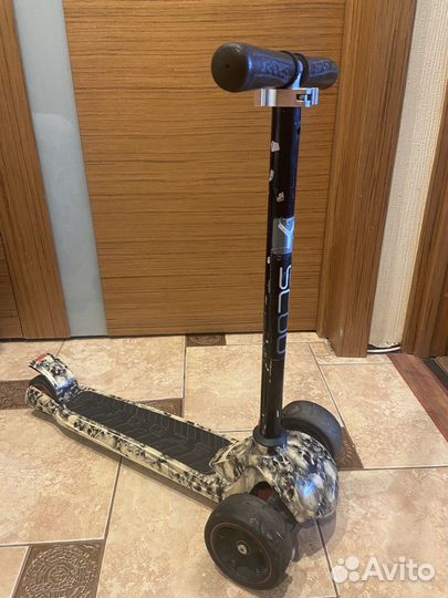 Самокат трехколесный scooter