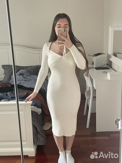 Платье белое обтягивающее и черное платье