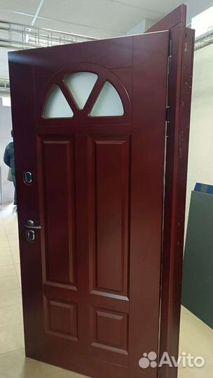 Дверь входная металлическая со стеклом