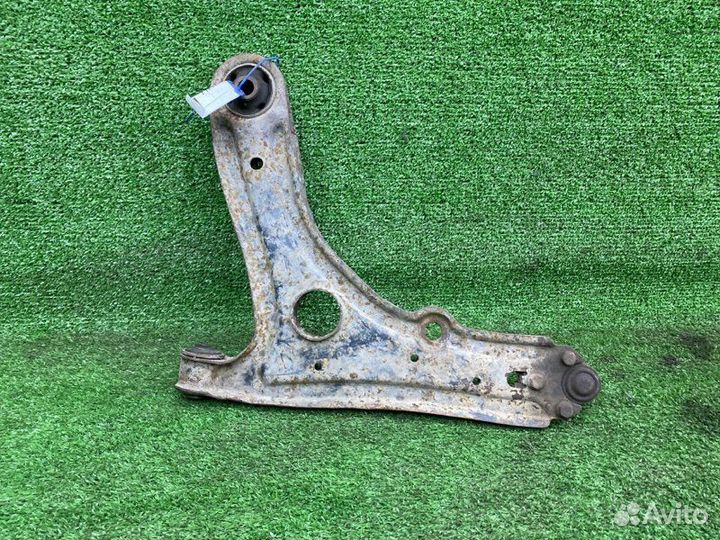 Рычаг правый Volkswagen Vento