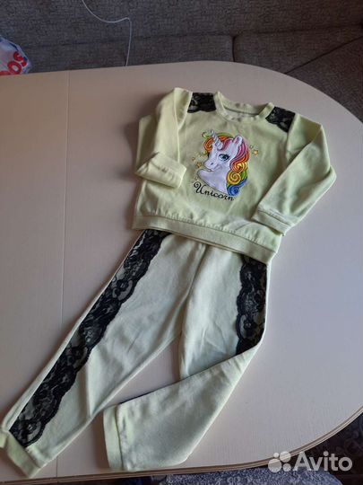 Одежда для девочки 104/110 Пакетом
