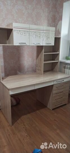 Письменный стол