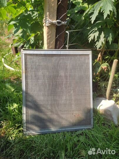 Перегородки, поддон от клещей, поилка для пчёл