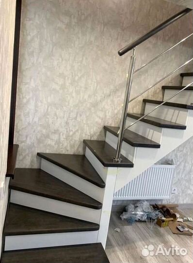 Лестница на металлокаркасе на второй этаж