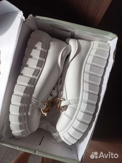 Кроссовки новые