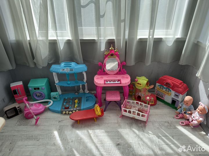 Кухня, трюмо, игрушки для девочки