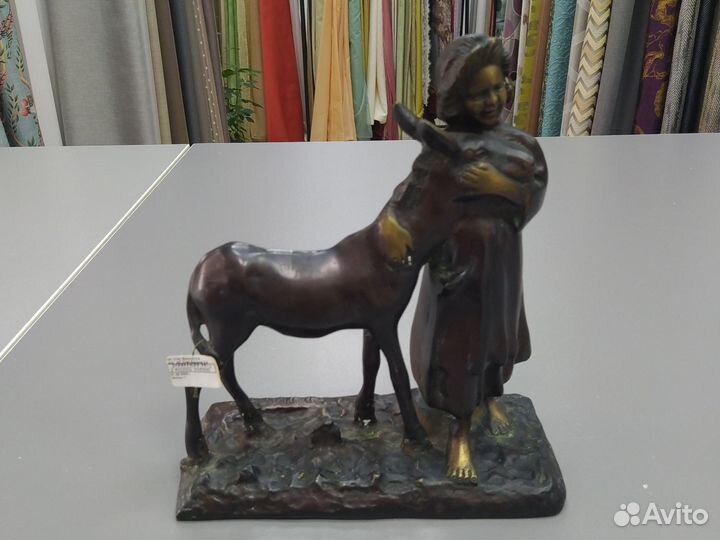 Бронзовая статуэтка