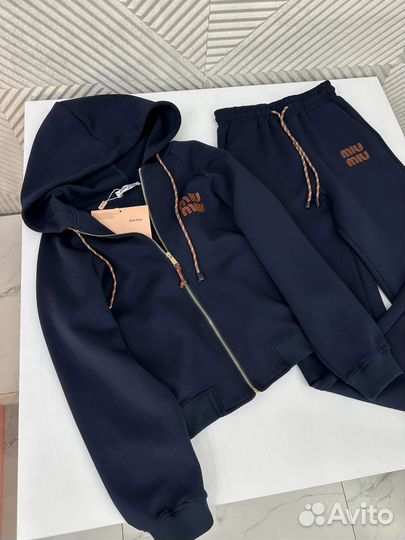 Спортивный костюм женский