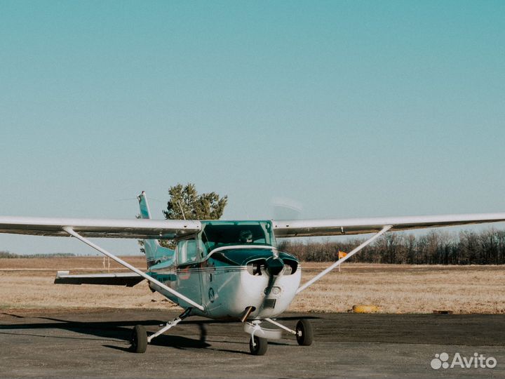 Гендер пати с самолетом и цветным дымом