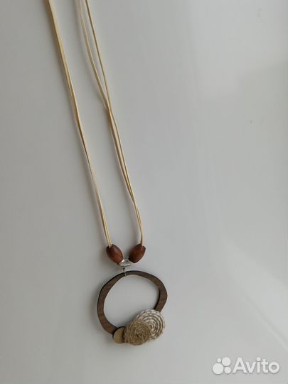 Украшение на шею длинное