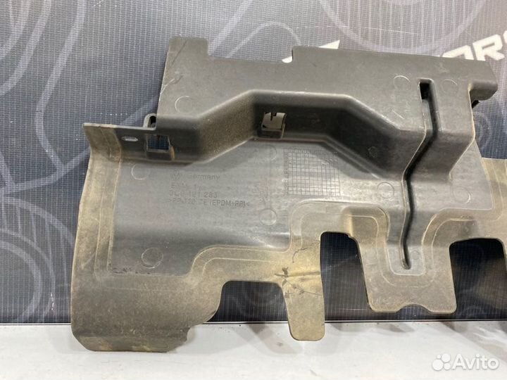 Диффузор радиатора левый Volkswagen Passat Variant