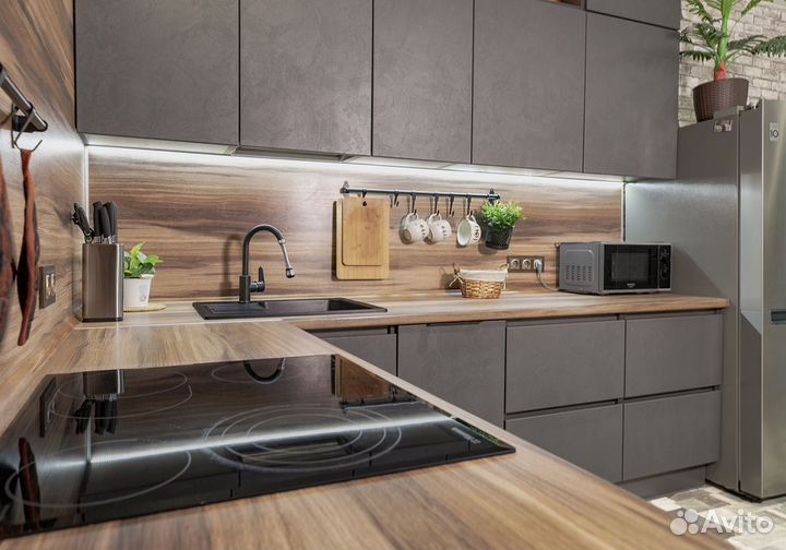 Кухня под потолок на заказ