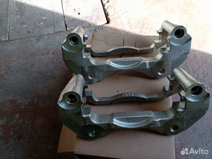 Скоба суппорта