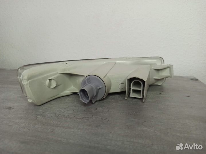 Повторитель поворота Toyota Corolla E100