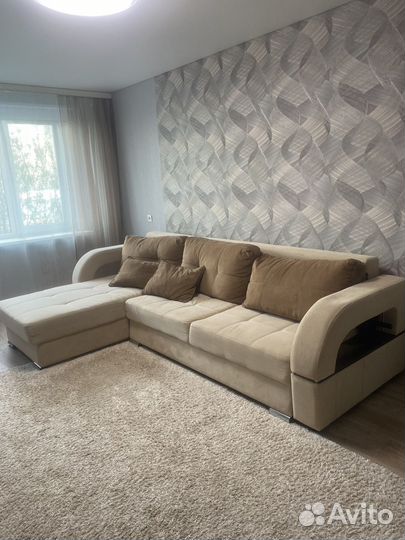 Диван с оттоманкой