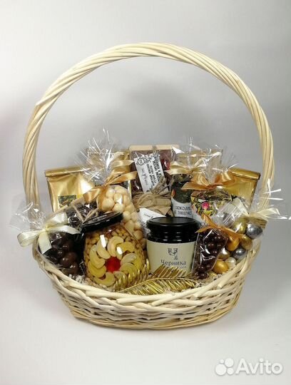 Подарок, который оценят Корзина с чаем/кофе