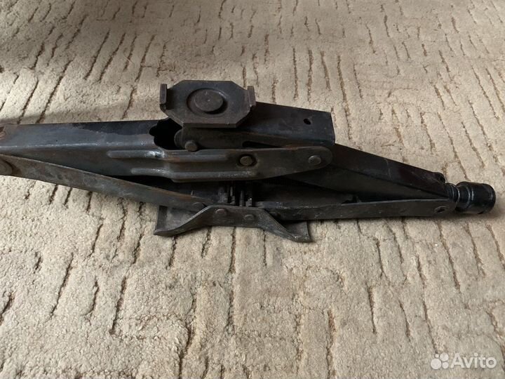 Домкрат винтовой ford