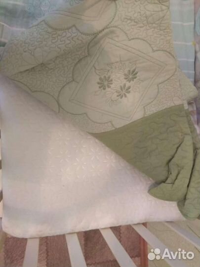 Детская кроватка с маятником и ящиком