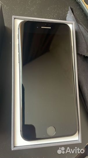 iPhone 8, 64 ГБ