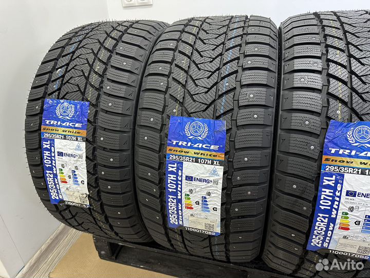 Tri Ace Snow White II Stud 295/35 R21 107H