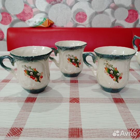 Сахарница и чашки